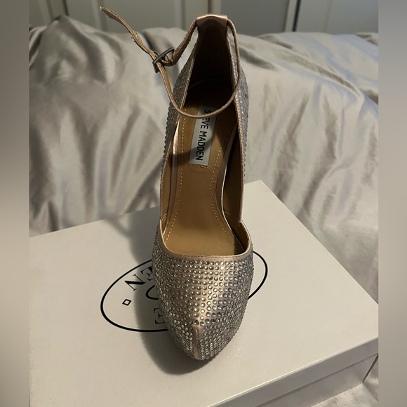 Steve Madden Women Deeny R Pewter Beige Crystal Platform High Heel Pumps Sz 7. - Picture 2 of 5
